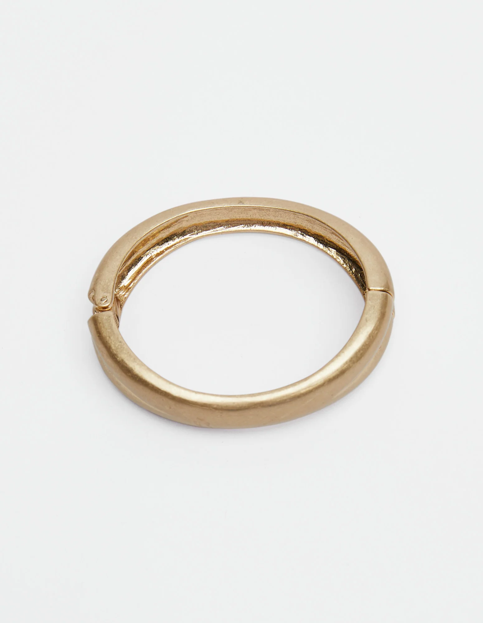 DIMPLED HINGED BANGLE - Image 3